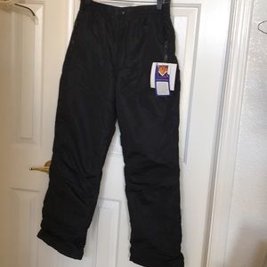 Black ski pants by Ice Burg size jr boys 18